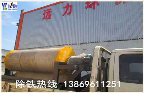 ct 永磁筒式磁選機(jī)性能參數(shù),遠(yuǎn)力磁電在選礦設(shè)備的制造工藝上,我們有著先進(jìn)的設(shè)計(jì)理念和強(qiáng)大生產(chǎn)加工能力,我們生產(chǎn)的濕式永磁筒式磁選機(jī)構(gòu)成整個(gè)選鐵生產(chǎn)線產(chǎn)品系列的重要組成部分,我們的客戶都會(huì)說,先進(jìn)的工程設(shè)計(jì)和優(yōu)良的性能是眾所周知的.  　　1.ct永磁筒式磁選機(jī)參數(shù)一  　　濕式永磁筒式磁選機(jī)作為分離設(shè)備的不斷發(fā)展的結(jié)果可以提供一個(gè)完整的技術(shù),采礦及礦產(chǎn)行業(yè)的磁性濕分離.  　　2.ct永磁筒式磁選機(jī)參數(shù)二  　　產(chǎn)品型號(hào)和尺寸提供的濕式永磁磁選機(jī)尺寸的直徑,1200毫米和916毫米的長度可達(dá)3000毫米.三種基本的分隔設(shè)計(jì)可用于分選,粗加工和精加工/清潔應(yīng)用.每種類型可以提供在單一的感光鼓或多個(gè)鼓燧巖或磁鐵礦階段,以及用于恢復(fù)密介質(zhì)中的磁介質(zhì)植物.
